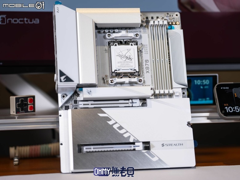 遲來的背插主機板體驗!技嘉 X870 AORUS STEALTH ICE