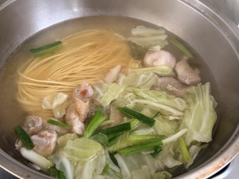 茅乃舍高湯包食譜推薦｜自製香蔥雞腿拉麵，在家輕鬆煮出日式濃郁湯頭！