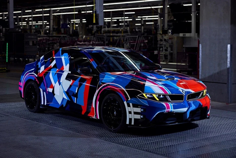 BMW M第100萬輛量產車下線,M3 EV偽裝原型車同步曝光