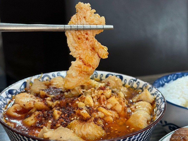 【食記】台南東區美食分享，吃辣族秘密基地，紅燒豬腳皮Q肉嫩必點!