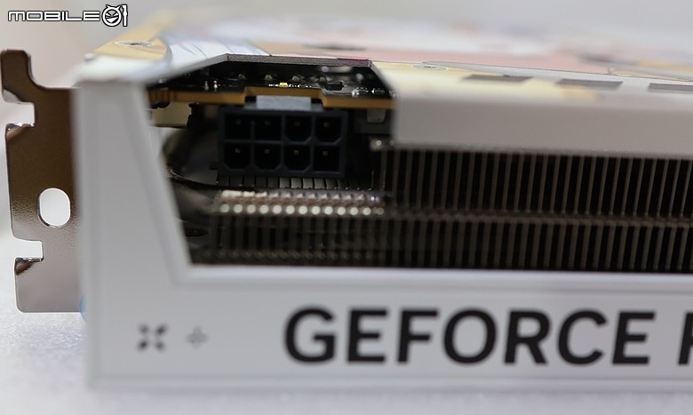 點我看大圖 技嘉雕妹 ARI 主題機成形 AORUS GeForce RTX 5060 ARI 8G
