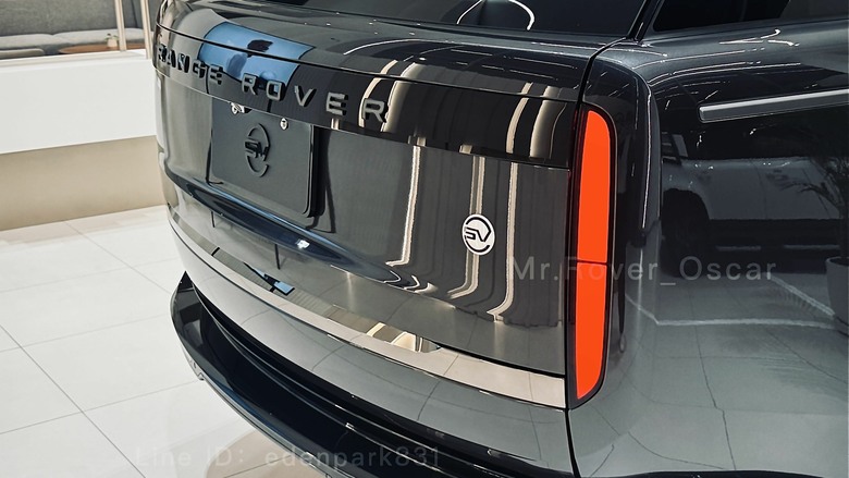 展間直接規劃頂級車款的區域Range Rover P615 SV SWB
