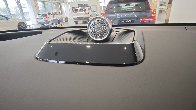 在最危險的天、開著最安全的車、聽著最棒的音響 - Volvo EX90 Ultra 六人座賞車 & Plus版試駕 (含音響試聽影片分享)