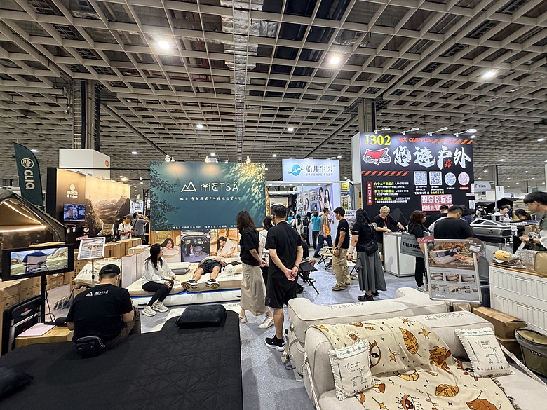 點我看大圖 【2026台灣戶外用品展】10/2首日直擊|人少超好逛!露營車、車宿、登山裝備