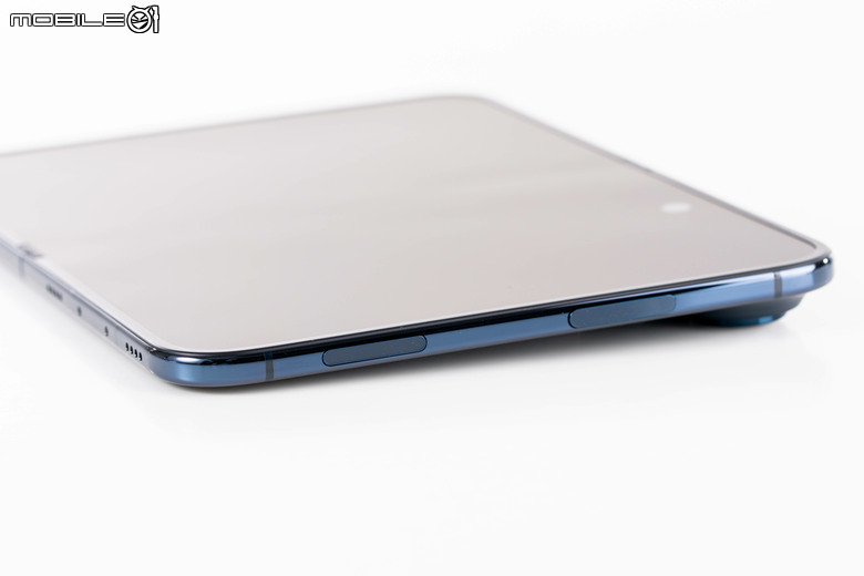 Apple iPhone Duo 24 小時開箱速測體驗 這會是摺疊機終極解答嗎？