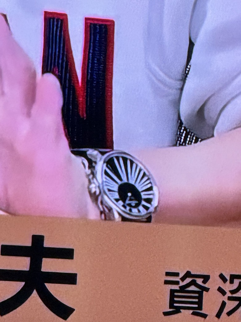 請問有人知道這是什麼品牌的手錶？