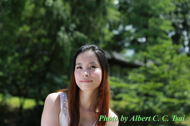 點我看大圖 【人像美學】古典園林裡的情感與光影:Canon 5D3 人像外拍光影紀實(搭配 24-70mm / 70-200mm)