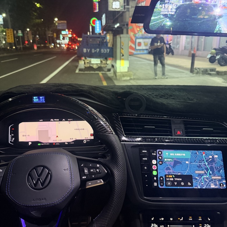 福斯原廠數位儀表也能顯示 Google Maps?MIB2.5/MIB3 CarPlay同步、專輯封面與HUD實測整理