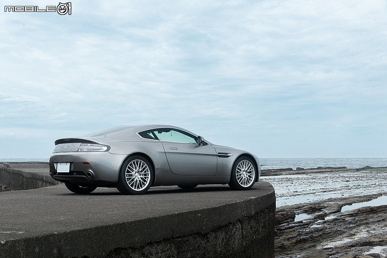 Aston Martin Vantage S 試駕｜身手更俐落，與2010 Vantage重逢純粹駕趣！