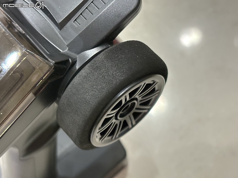 MJX Hyper Go 18208 開箱心得:1/18 四驅越野遙控車,兩套車殼、兩顆電池的入門款