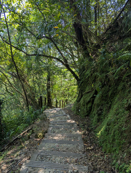 【不是遊記】平溪鐵道線上的望古車站、望古瀑布與平溪松苑