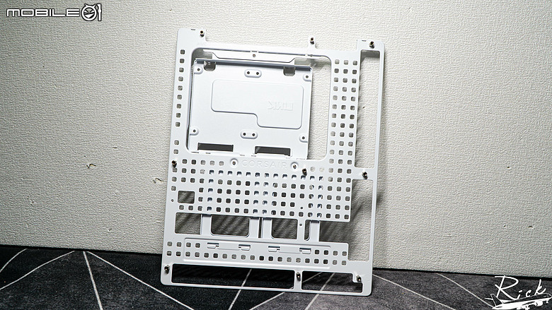 【開箱】擁有全塔能力的木紋機殼 | CORSAIR FRAME 5000D WOOD RS WHITE