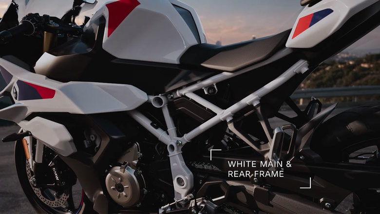 點我看大圖 BMW F 450 RR 中量級跑車亮相!招牌外型配上實用電控,配備給好給滿