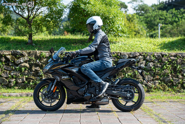 KAWASAKI NINJA 1100 SX 試駕｜承忍道滿熱血，馭長途見從容