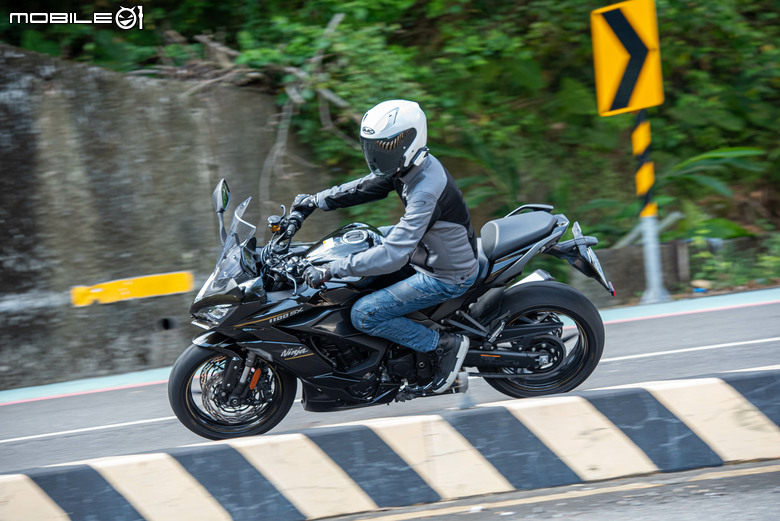 KAWASAKI NINJA 1100 SX 試駕｜承忍道滿熱血，馭長途見從容