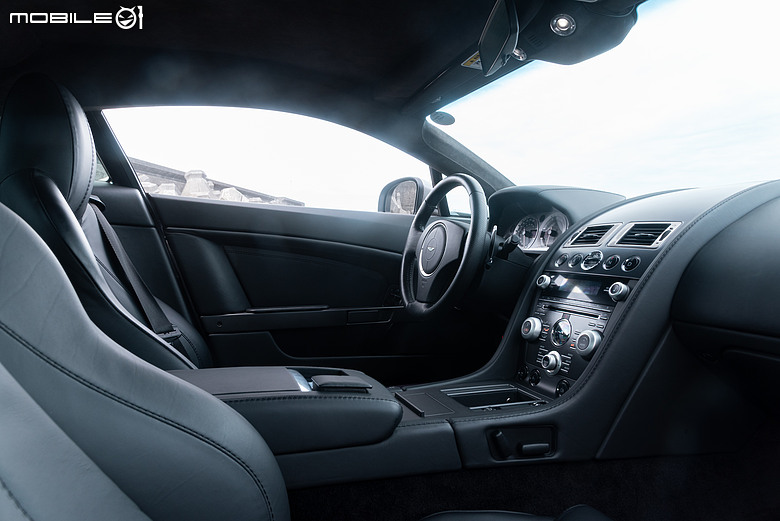 Aston Martin Vantage S 試駕｜身手更俐落，與2010 Vantage重逢純粹駕趣！