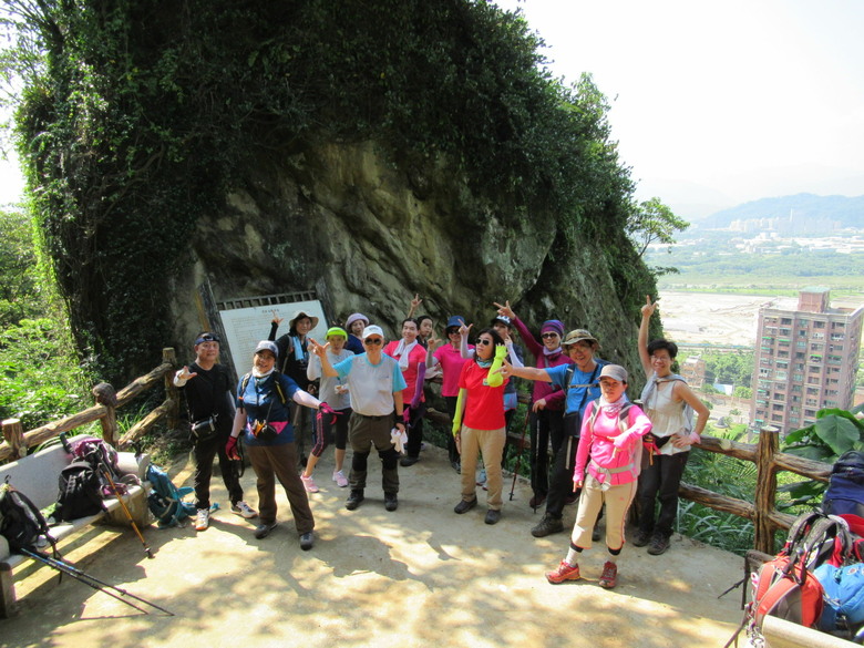 迴鶯鶯迴走三回,大棟山連稜屬台北天際線第八段大部分,十餘年來山遊記