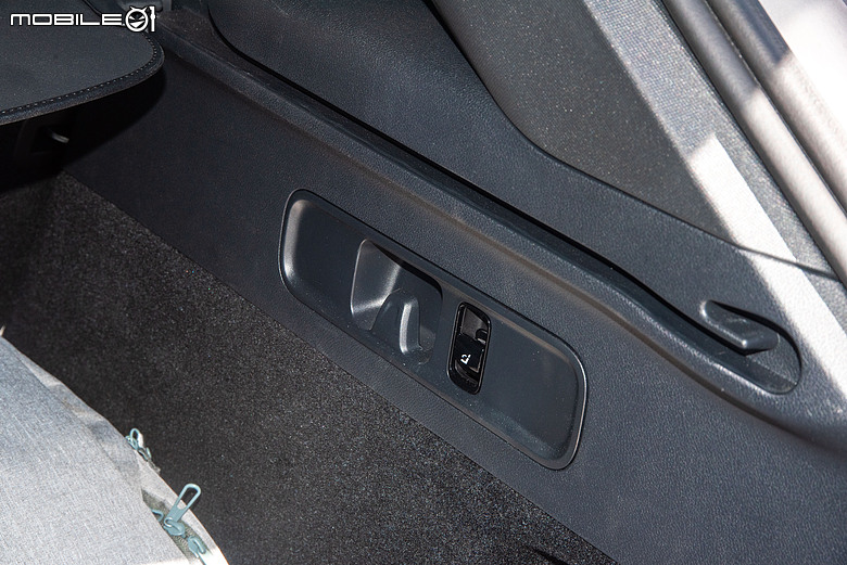 主力登場|Mercedes-Benz GLC 400 4MATIC Electric葡萄牙試駕,科技很搶眼,舒適性更有越級實力!