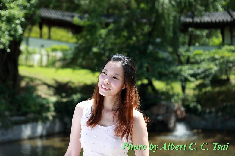 點我看大圖 【人像美學】古典園林裡的情感與光影:Canon 5D3 人像外拍光影紀實(搭配 24-70mm / 70-200mm)
