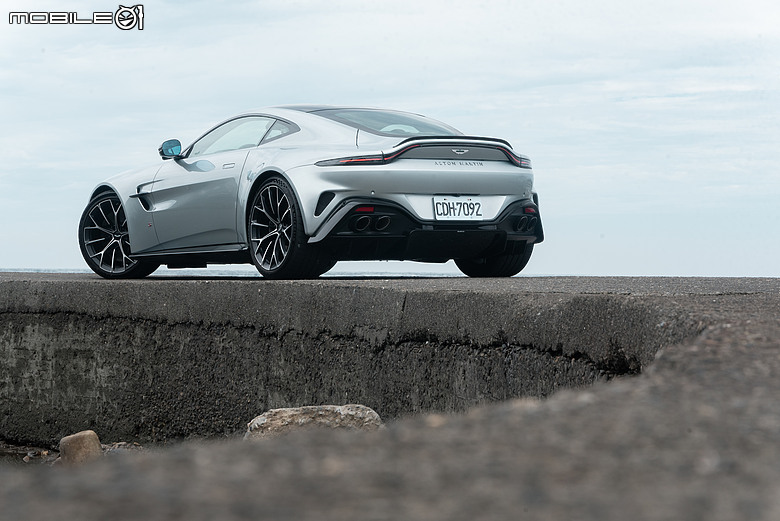 Aston Martin Vantage S 試駕｜身手更俐落，與2010 Vantage重逢純粹駕趣！