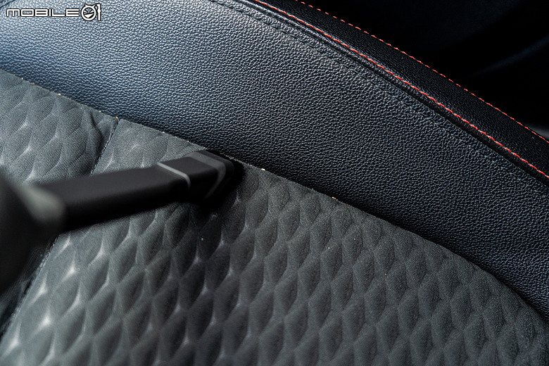 KOCA Dusty MINI 1 手持吸塵器|從車內餅乾屑到生活,吸塵、吹氣、抽真空、充氣一機搞定