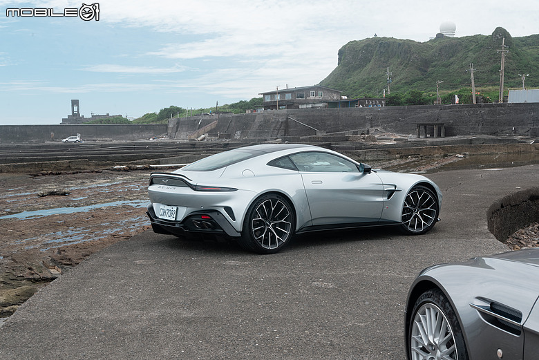 Aston Martin Vantage S 試駕｜身手更俐落，與2010 Vantage重逢純粹駕趣！