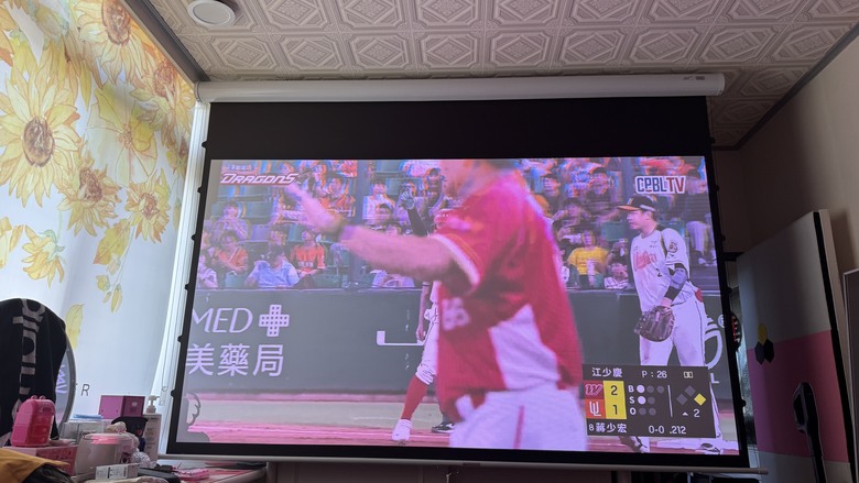 海信投影機真的很讚👍🏻