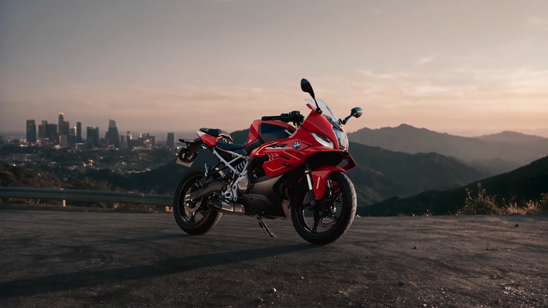點我看大圖 BMW F 450 RR 中量級跑車亮相!招牌外型配上實用電控,配備給好給滿
