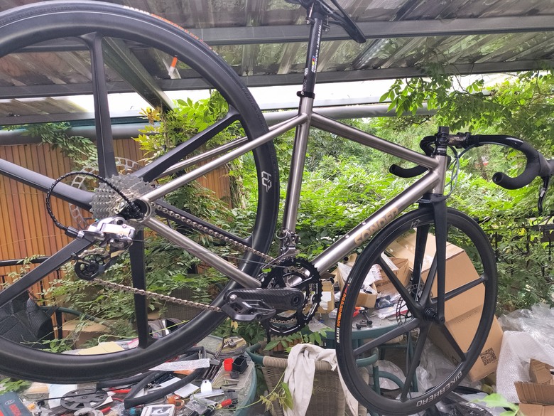再來組鈦合金公路車，機械油碟22速~Ti輕了6.7完成