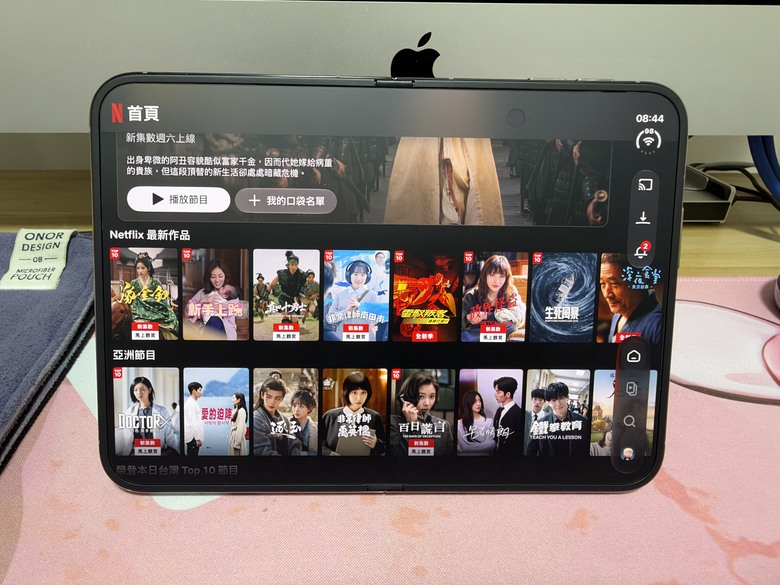 點我看大圖 iPhone Duo 我愛折疊機,趁著颱風天,簡單開箱!