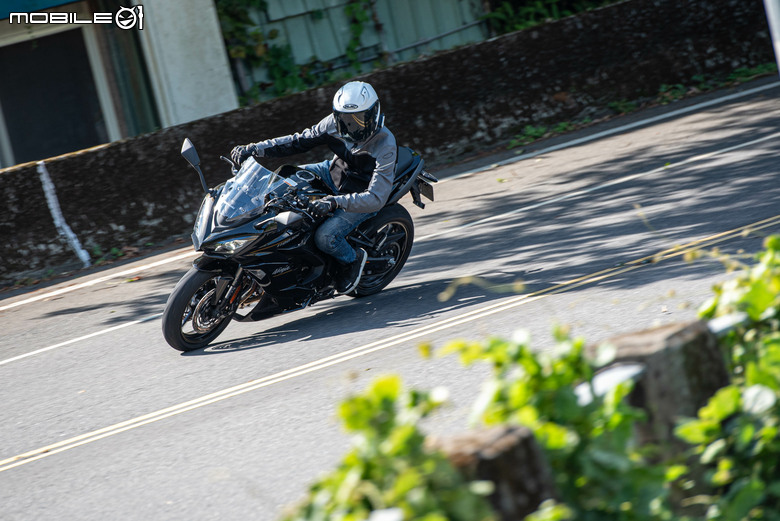 KAWASAKI NINJA 1100 SX 試駕｜承忍道滿熱血，馭長途見從容