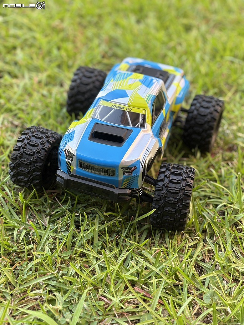 MJX Hyper Go 18208 開箱心得:1/18 四驅越野遙控車,兩套車殼、兩顆電池的入門款