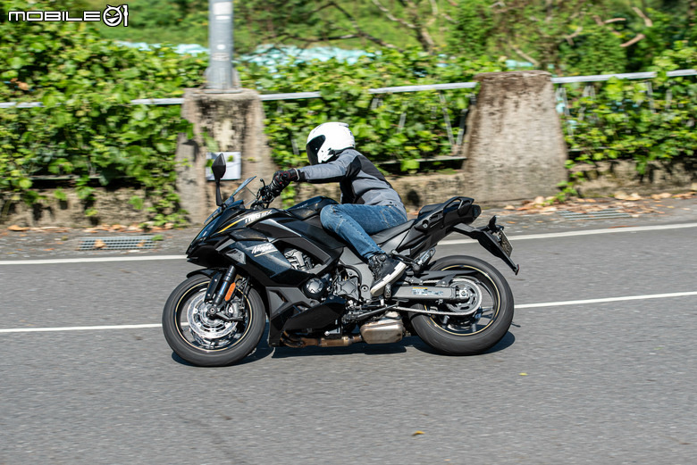 KAWASAKI NINJA 1100 SX 試駕｜承忍道滿熱血，馭長途見從容