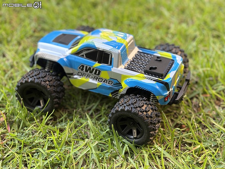 MJX Hyper Go 18208 開箱心得:1/18 四驅越野遙控車,兩套車殼、兩顆電池的入門款