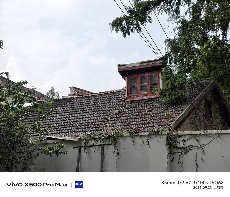 點我看大圖 vivo X500 Pro Max 上海實拍、跑分體驗|LOFIC 主鏡頭 + APO 長焦,影像實力搶先看!