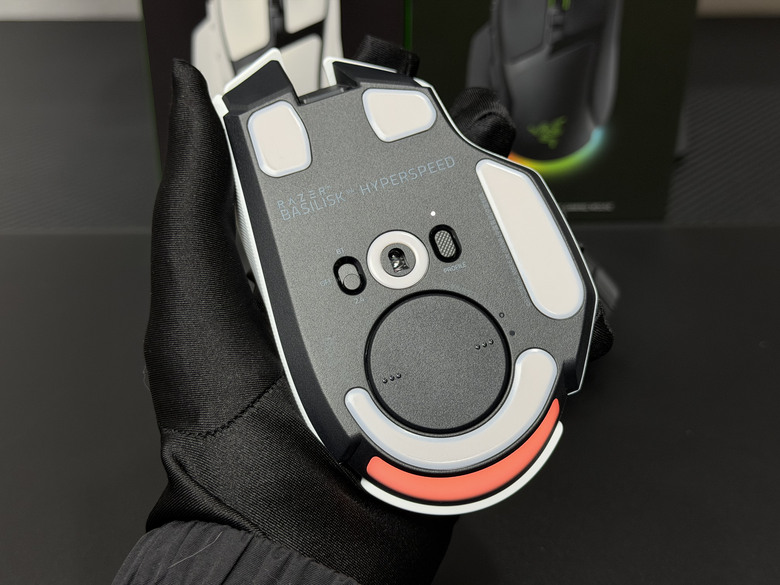 點我看大圖 【開箱|心得】新一代巴塞利斯蛇人體工學電競滑鼠|Razer Basilisk V4 HyperSpeed & Pro