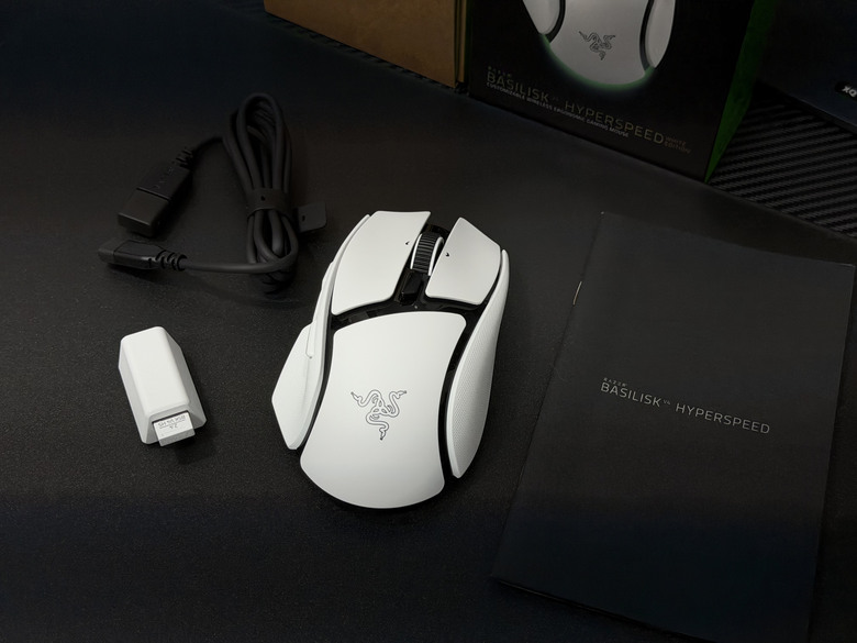 點我看大圖 【開箱|心得】新一代巴塞利斯蛇人體工學電競滑鼠|Razer Basilisk V4 HyperSpeed & Pro