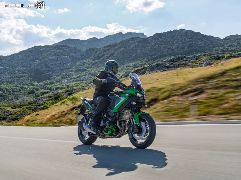 點我看大圖 承襲 Z900 四缸動力與雷達電控架構,全新 Kawasaki Versys 900 正式發表!
