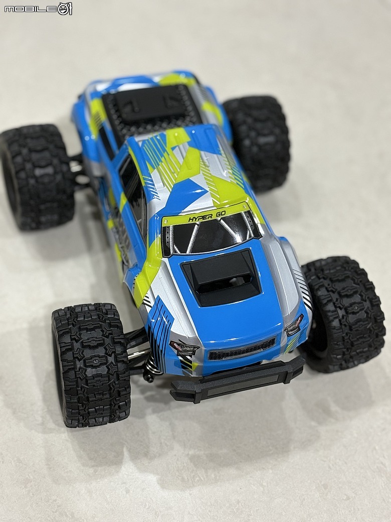 MJX Hyper Go 18208 開箱心得:1/18 四驅越野遙控車,兩套車殼、兩顆電池的入門款