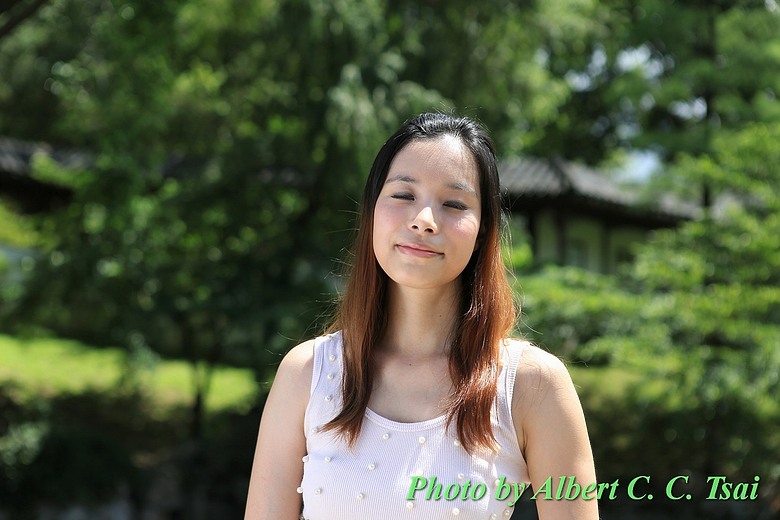 點我看大圖 【人像美學】古典園林裡的情感與光影:Canon 5D3 人像外拍光影紀實(搭配 24-70mm / 70-200mm)