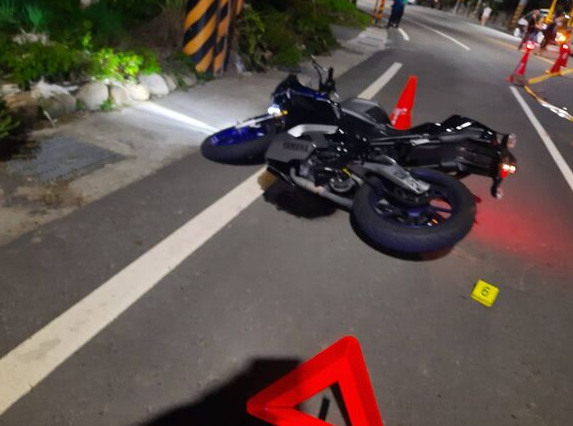 苗栗 機車騎士外拋.....滾到學長輪下 RIP