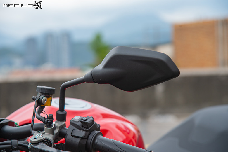 DUCATI Monster 試駕報告｜鮮明區隔車系差異，一台擁抱新手的DUCATI