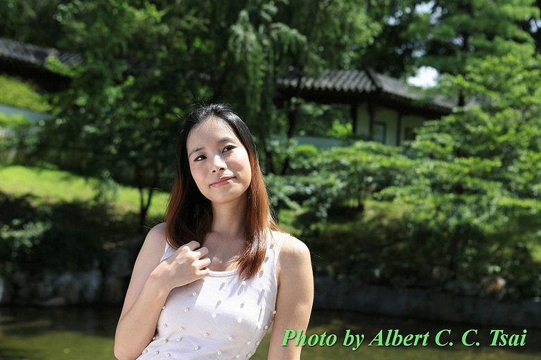 點我看大圖 【人像美學】古典園林裡的情感與光影:Canon 5D3 人像外拍光影紀實(搭配 24-70mm / 70-200mm)
