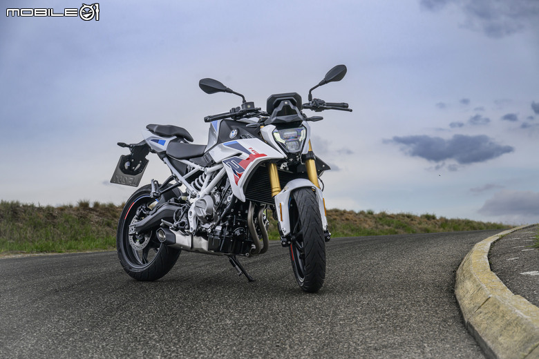 點我看大圖 BMW F 450 R 正式發表,自動離合器、48 匹馬力、175 公斤繼承 S 1000 R 靈魂的輕量級街車!