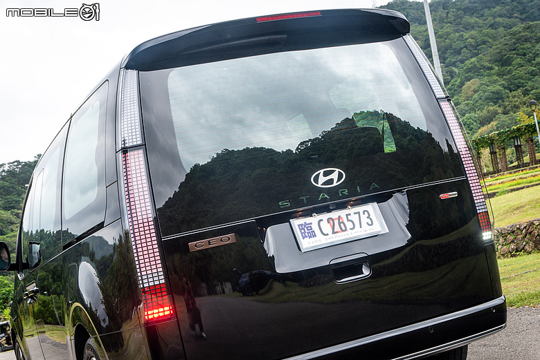Hyundai 小改款 Staria CEO 試駕|油電上身,舒適升級、節能添利!