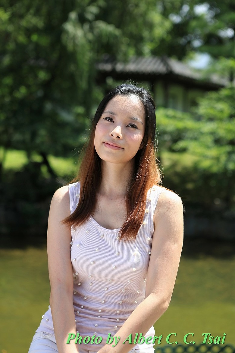點我看大圖 【人像美學】古典園林裡的情感與光影:Canon 5D3 人像外拍光影紀實(搭配 24-70mm / 70-200mm)