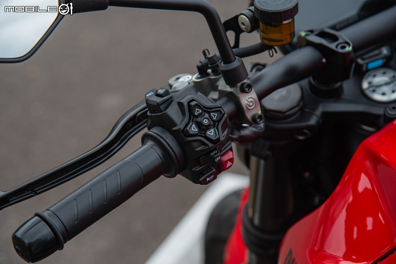 DUCATI Monster 試駕報告｜鮮明區隔車系差異，一台擁抱新手的DUCATI