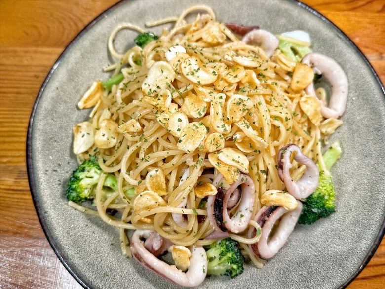 逢甲巷弄深夜微醺食堂,義大利麵份量多又好吃,八種口味可以挑選
