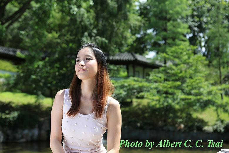 點我看大圖 【人像美學】古典園林裡的情感與光影:Canon 5D3 人像外拍光影紀實(搭配 24-70mm / 70-200mm)