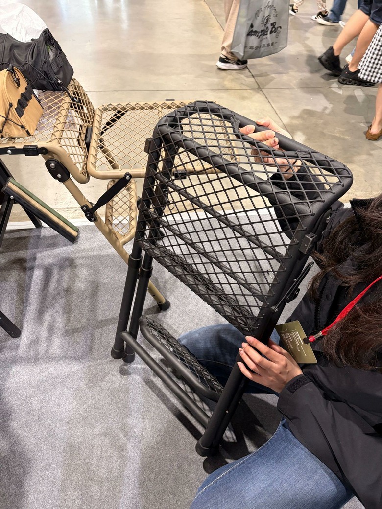 戶外展逛到腳痠但挖到不少好東西！3D mats三代梯、充氣床墊、匹克球超好玩